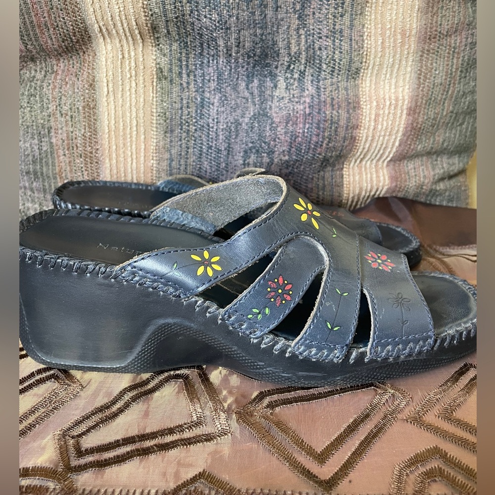 🦋🦋 Two for $20.00 🦋🦋Women's Navy Floral Slide Sandals